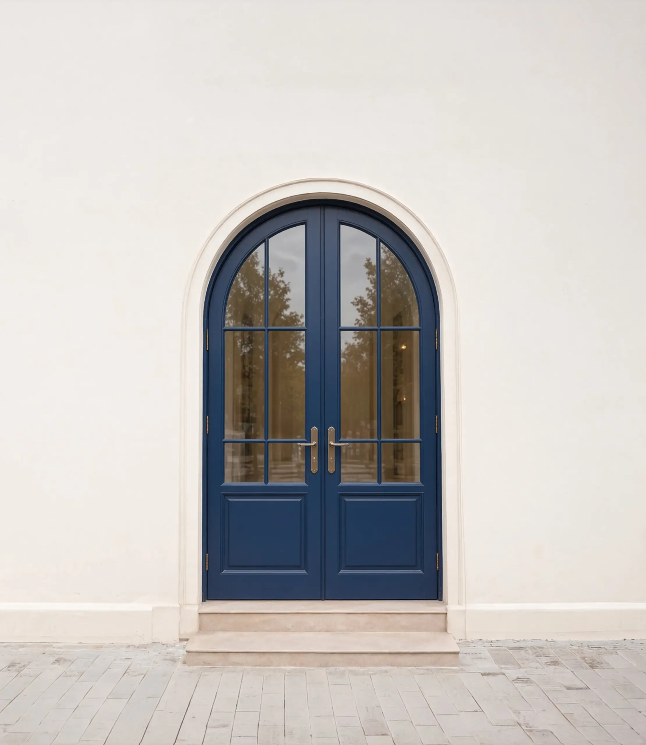 Geschlossene blaue Tür des BodyTouch Studios in Mönchengladbach